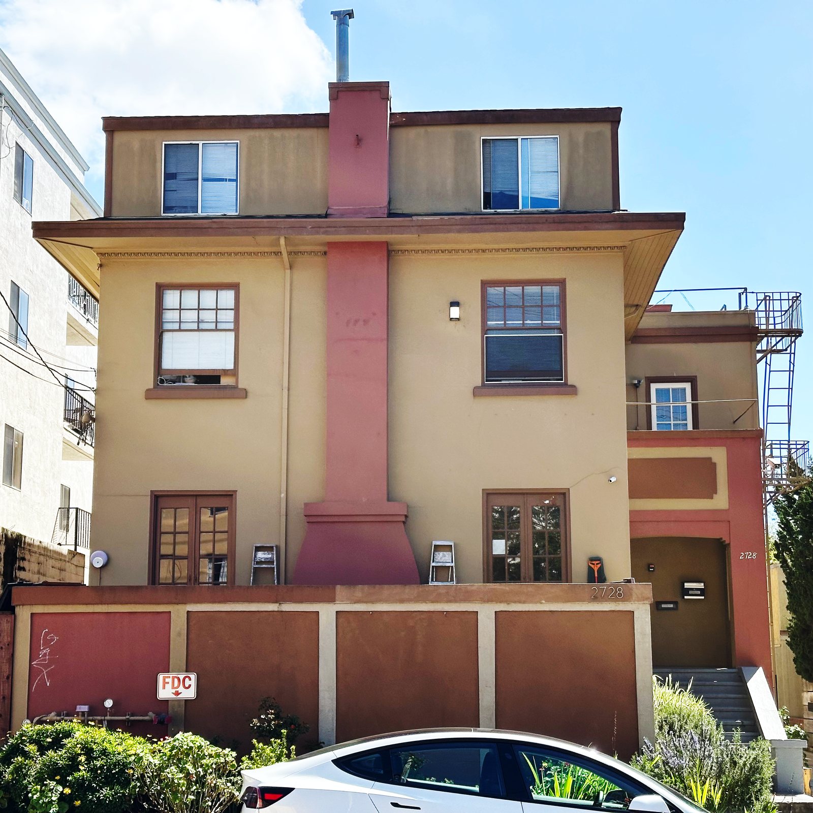 Front of 2728 Haste St student housing in Berkeley